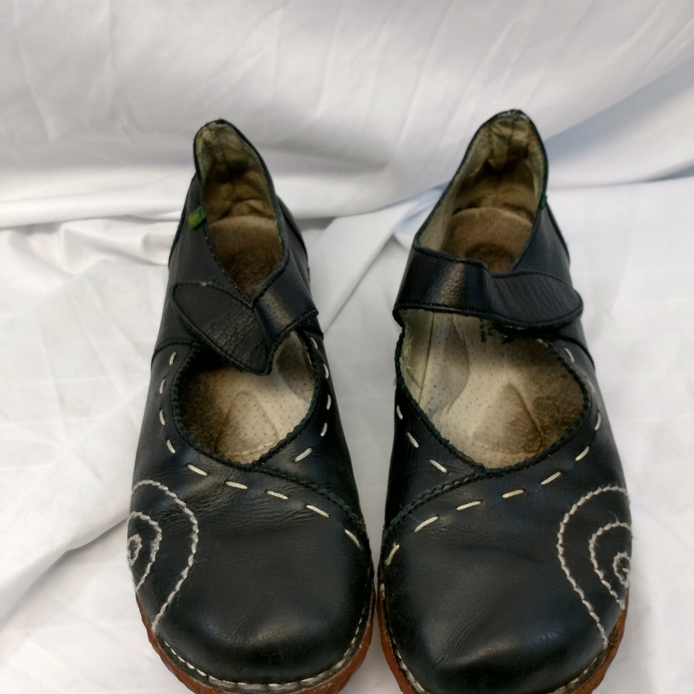 El Naturalista Black & White Mary Janes Size 11.5